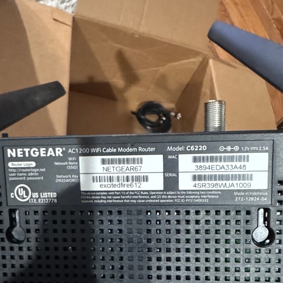 NETGEAR Dual Antenna Black Router - Picture 2 of 4
